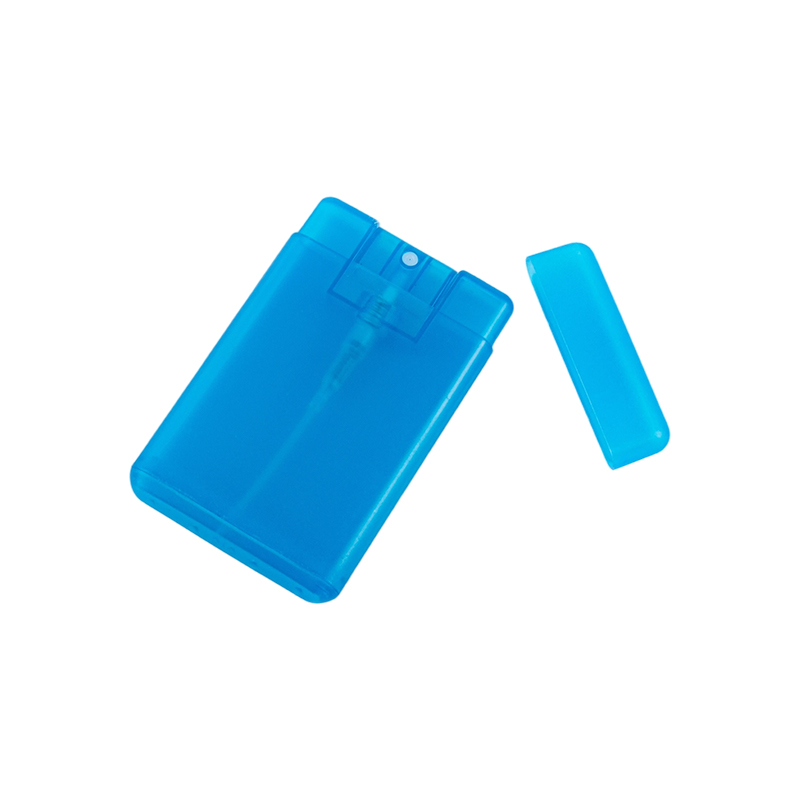 Korttimainen suihkepullo pölykorkilla